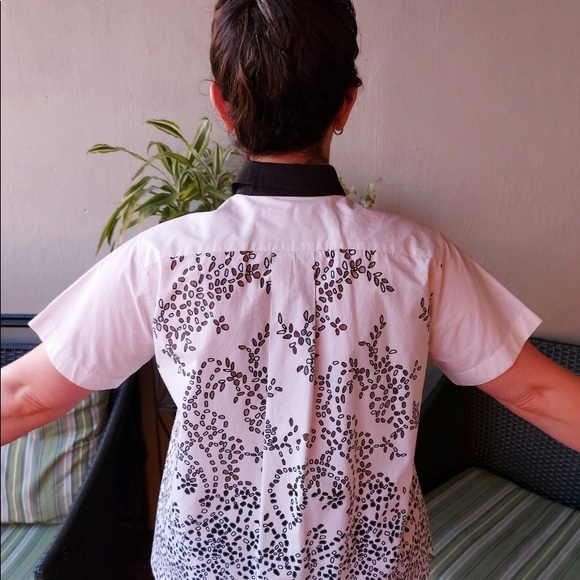 SACAI laser cut cotton short sleeve blouse, black collar and detailing (sze 2/M) - Picture 4 of 16